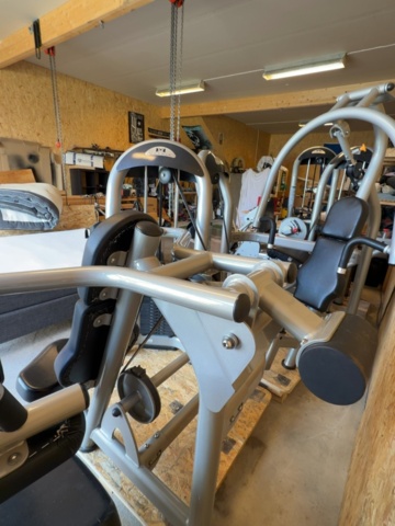 1529695-8 Shoulder press machine - Matrix Shoulder Press - 2003
