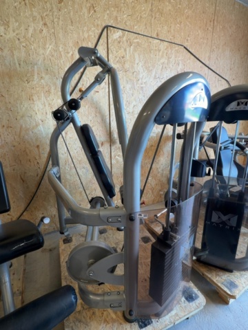 1529696-2 Matrix Chest Press - 2003