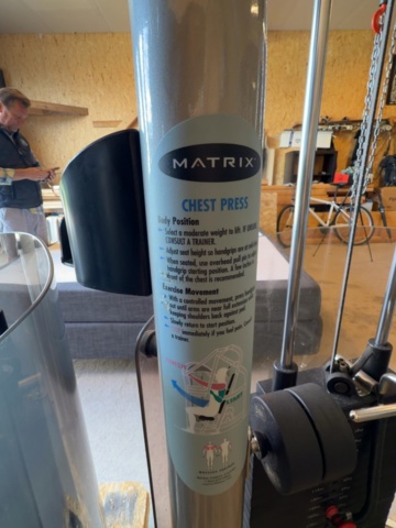 1529696-6 Matrix Chest Press - 2003