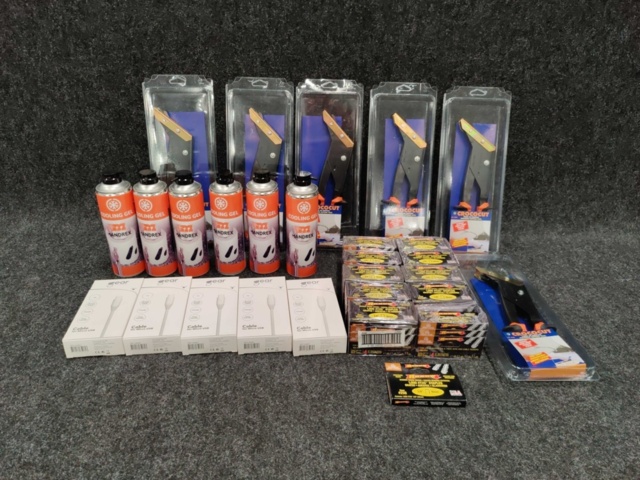 1475650-1 Charging cables, cooling gel, fiber cement scissors and staples