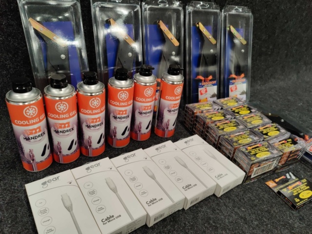 1475650-2 Charging cables, cooling gel, fiber cement scissors and staples