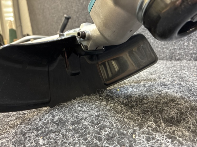 1534234-22 Grästrimmer Makita DUR368A