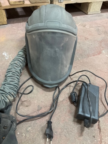 1482670-5 Fresh air mask with fan and battery
