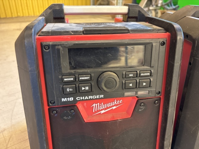 1511265-3 Arbetsradio/laddare med BT - x2 enheter - Milwaukee M18 RC
