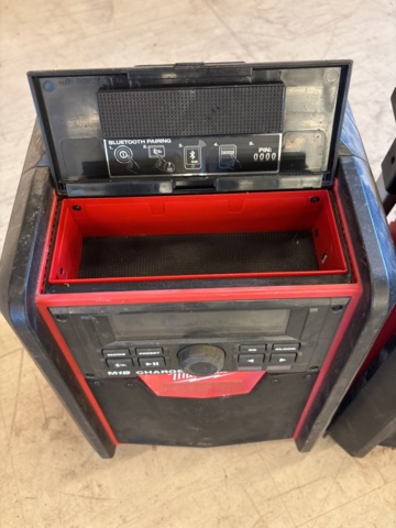 1511265-4 Arbetsradio/laddare med BT - x2 enheter - Milwaukee M18 RC
