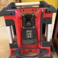 1511265-8 Arbetsradio/laddare med BT - x2 enheter - Milwaukee M18 RC