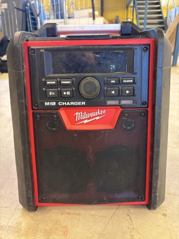 1511271-2 Arbetsradio/laddare med BT, Milwaukee M18 RC #2