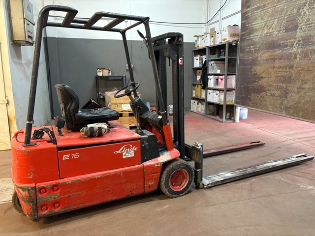 1482669-4 Forklift with charger - Linde E16S -1991
