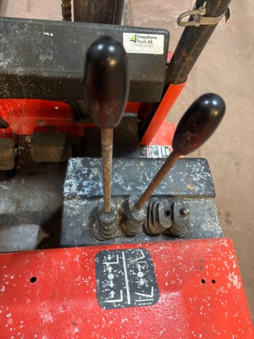1482669-7 Forklift with charger - Linde E16S -1991