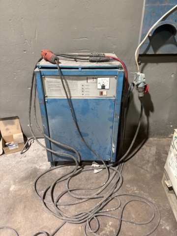 1482669-19 Forklift with charger - Linde E16S -1991