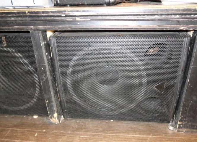1070396-2 Behringer subwoofer