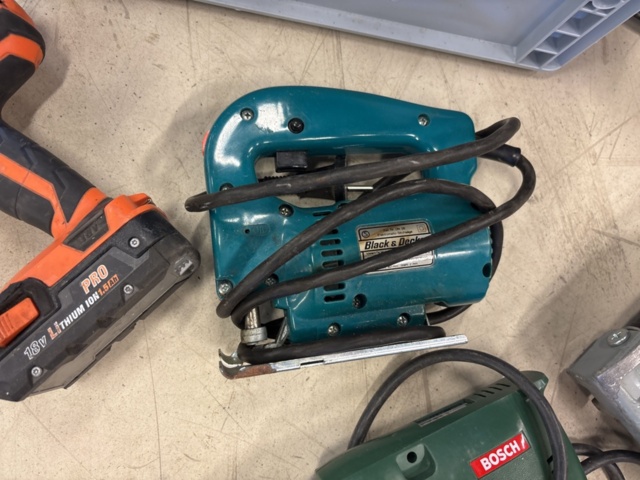 1511283-5 Kit med diverse verktyg, maskiner och byggtillbehör