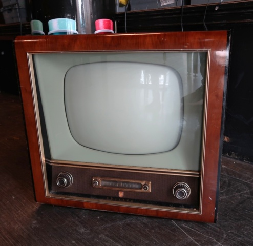 1070399-1 Older TV