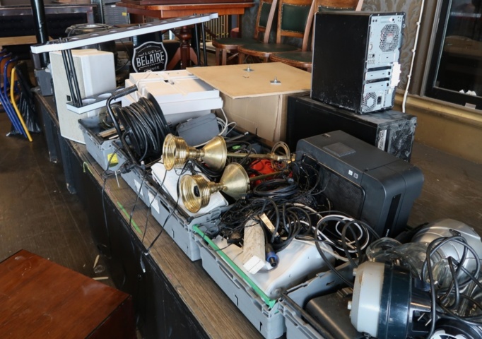 1070400-1 Miscellaneous sound and light equipment etc.