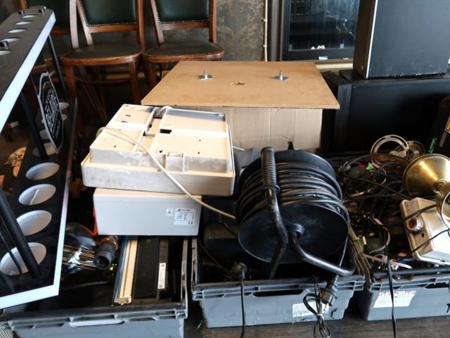 1070400-4 Miscellaneous sound and light equipment etc.