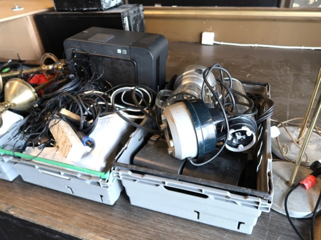 1070400-6 Miscellaneous sound and light equipment etc.