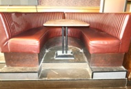 1070414 Soffa med bord