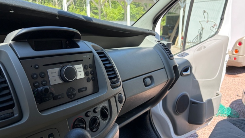 1534422-11 Opel Vivaro Van 2.9t 2.0 CDTI Quickshift, 114hp, 2010 (Repair item)
