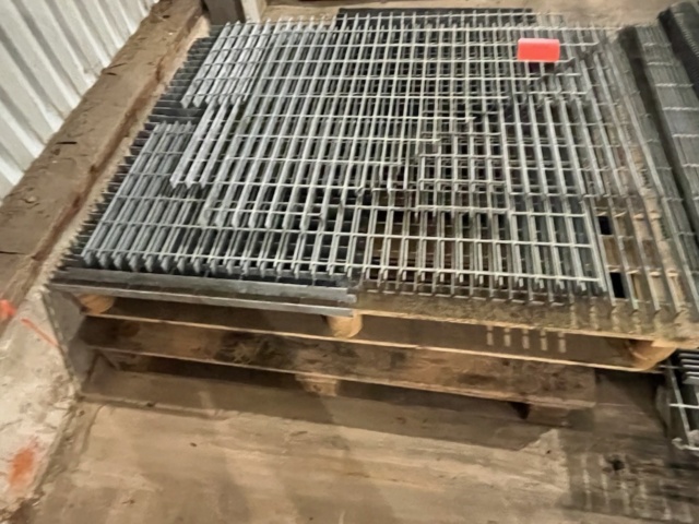 1534122-3 Galvade golvgaller