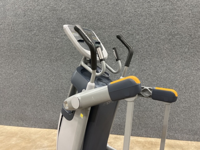 1534455-2 Crosstrainer Precor AMT