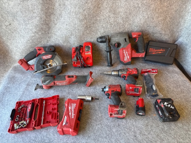 1482331-1 Tool Kit - Milwaukee