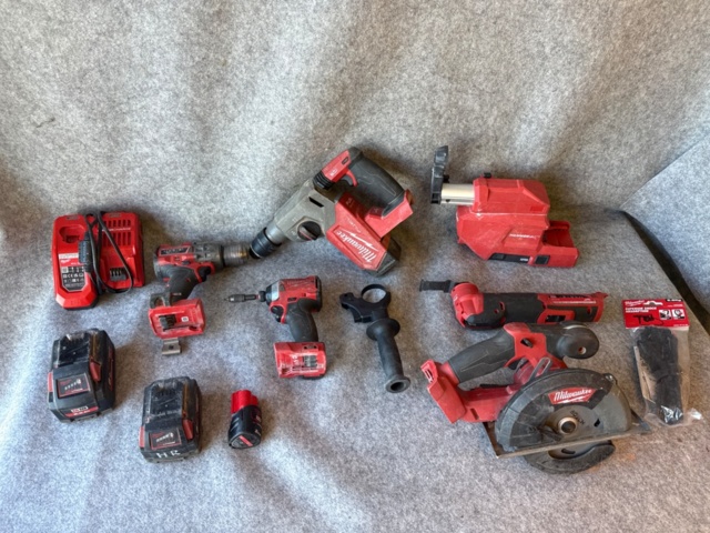1482332-1 Tool Kit - Milwaukee