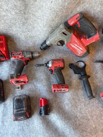 1482332-3 Tool Kit - Milwaukee