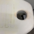 1351467-3 Massagebänk, stol, tavla, klädhängare samt hudvårdsprodukter