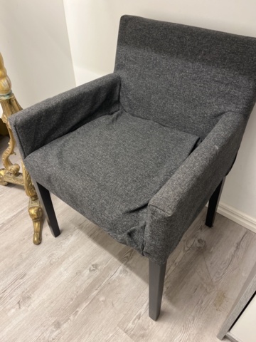 1351467-5 Massagebänk, stol, tavla, klädhängare samt hudvårdsprodukter