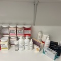 1351467-8 Massagebänk, stol, tavla, klädhängare samt hudvårdsprodukter