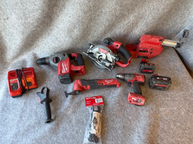 1482333-1 Tool Kit - Milwaukee
