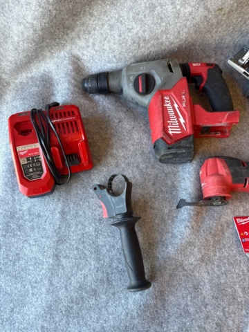 1482333-2 Tool Kit - Milwaukee