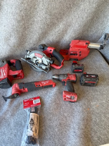 1482333-3 Tool Kit - Milwaukee