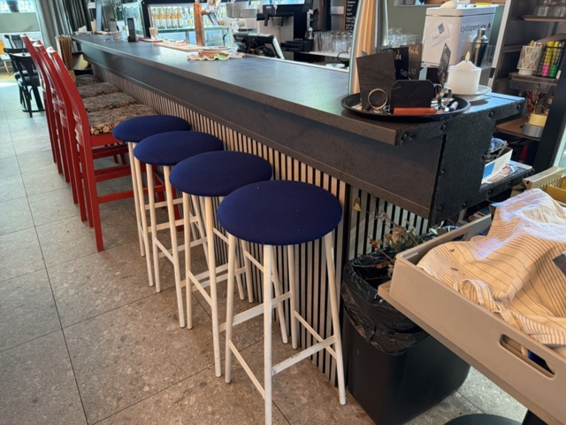 1532928-2 Platsbyggd bar för demontering