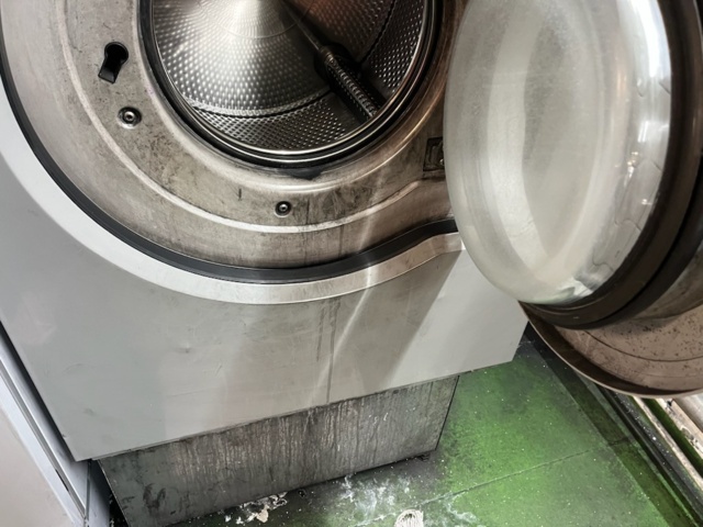 1534134-3 Industritvättmaskin och torktumlare Electrolux