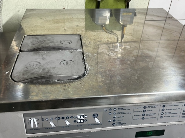 1534134-8 Industritvättmaskin och torktumlare Electrolux