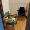 1500009-1 Kontorsmöbler med stolar, bokhylla och skärmväggar