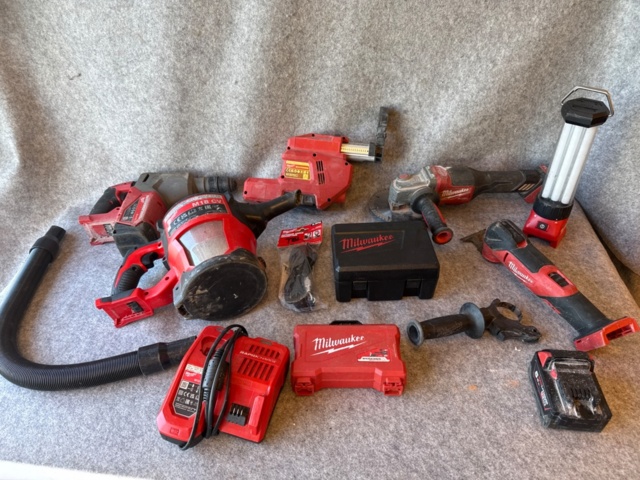 1482334-1 Tool Kit - Milwaukee