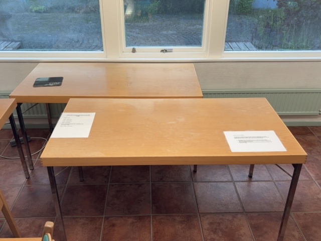 1500018-3 Möbelparti med innehåll