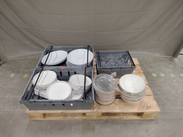 1533531-1 Serving china & glass, approx: 56 pcs - Bonna, etc