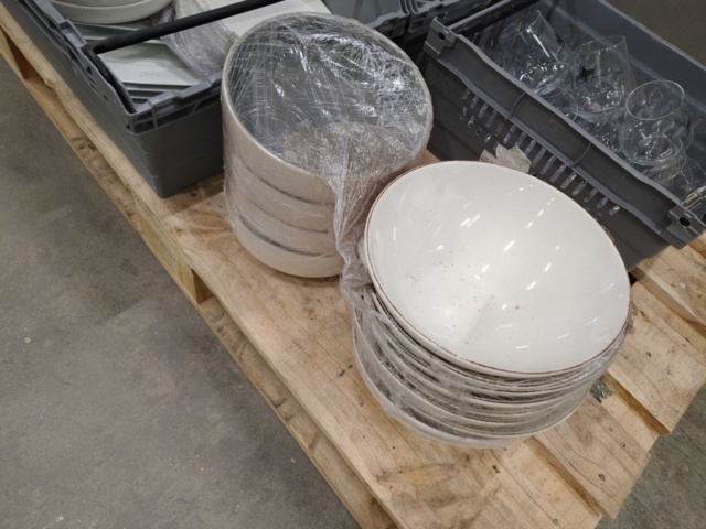1533531-2 Serving china & glass, approx: 56 pcs - Bonna, etc