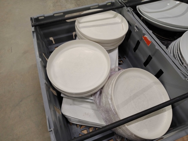 1533531-4 Serving china & glass, approx: 56 pcs - Bonna, etc