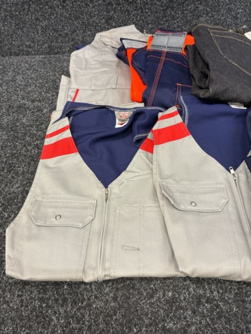 1534525-7 10 pcs Protective clothing, Size 44/XL