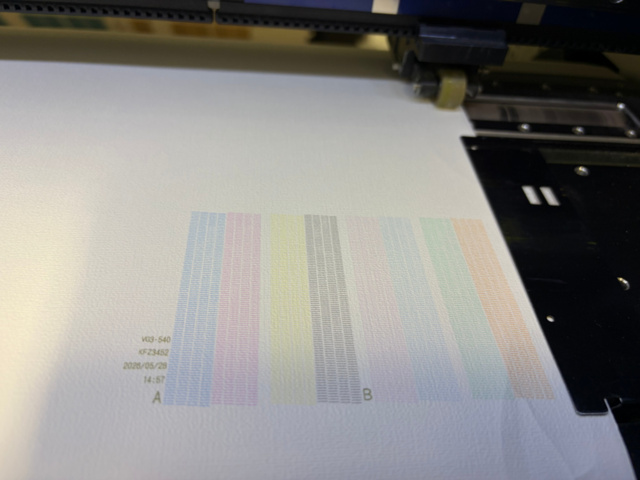 1530830-5 Large format printer with integrated cutting plotter - Roland TrueVIS VG3-540