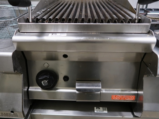 1070394-2 Gas grill LOTUS