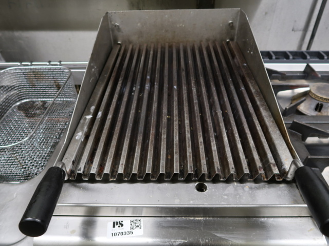 1070394-3 Gas grill LOTUS