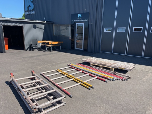 1357551-1 Byggställning på hjul - Cramo