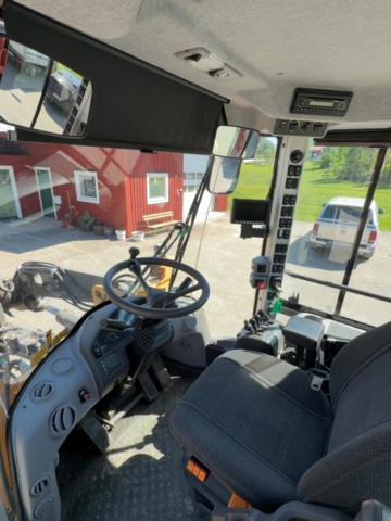 1529714-10 Wheel loader with quick hitch - Volvo L60G - 2014