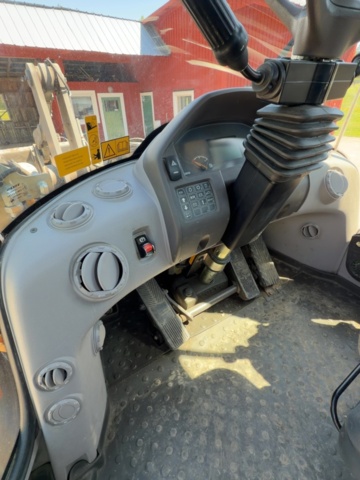 1529714-14 Wheel loader with quick hitch - Volvo L60G - 2014