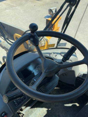 1529714-13 Wheel loader with quick hitch - Volvo L60G - 2014